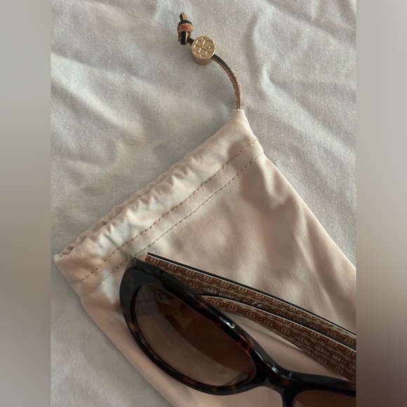 Tory Burch Sunglasses Tortoise - Picture 2 of 7